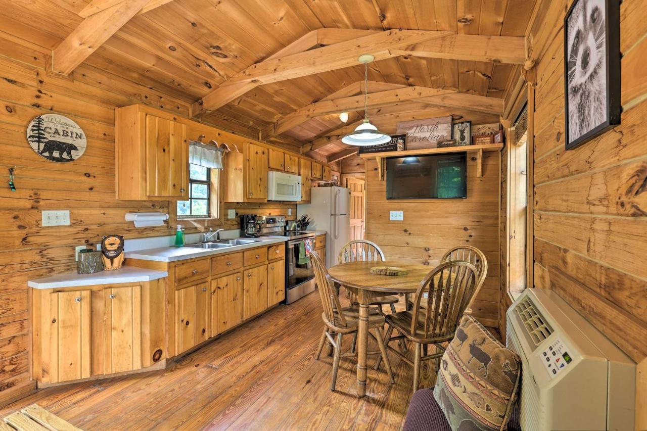Quaint Log Cabin With Views Near West Jefferson Warrensville Exterior foto