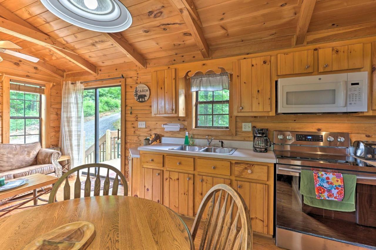 Quaint Log Cabin With Views Near West Jefferson Warrensville Exterior foto