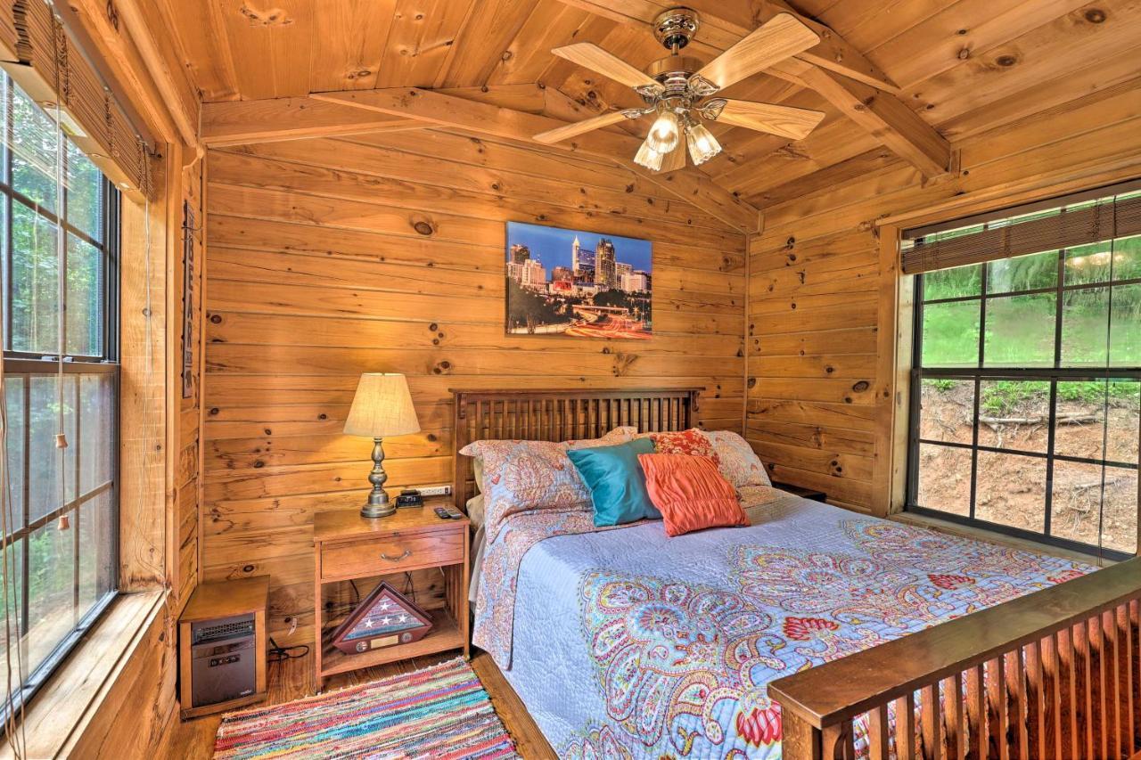 Quaint Log Cabin With Views Near West Jefferson Warrensville Exterior foto