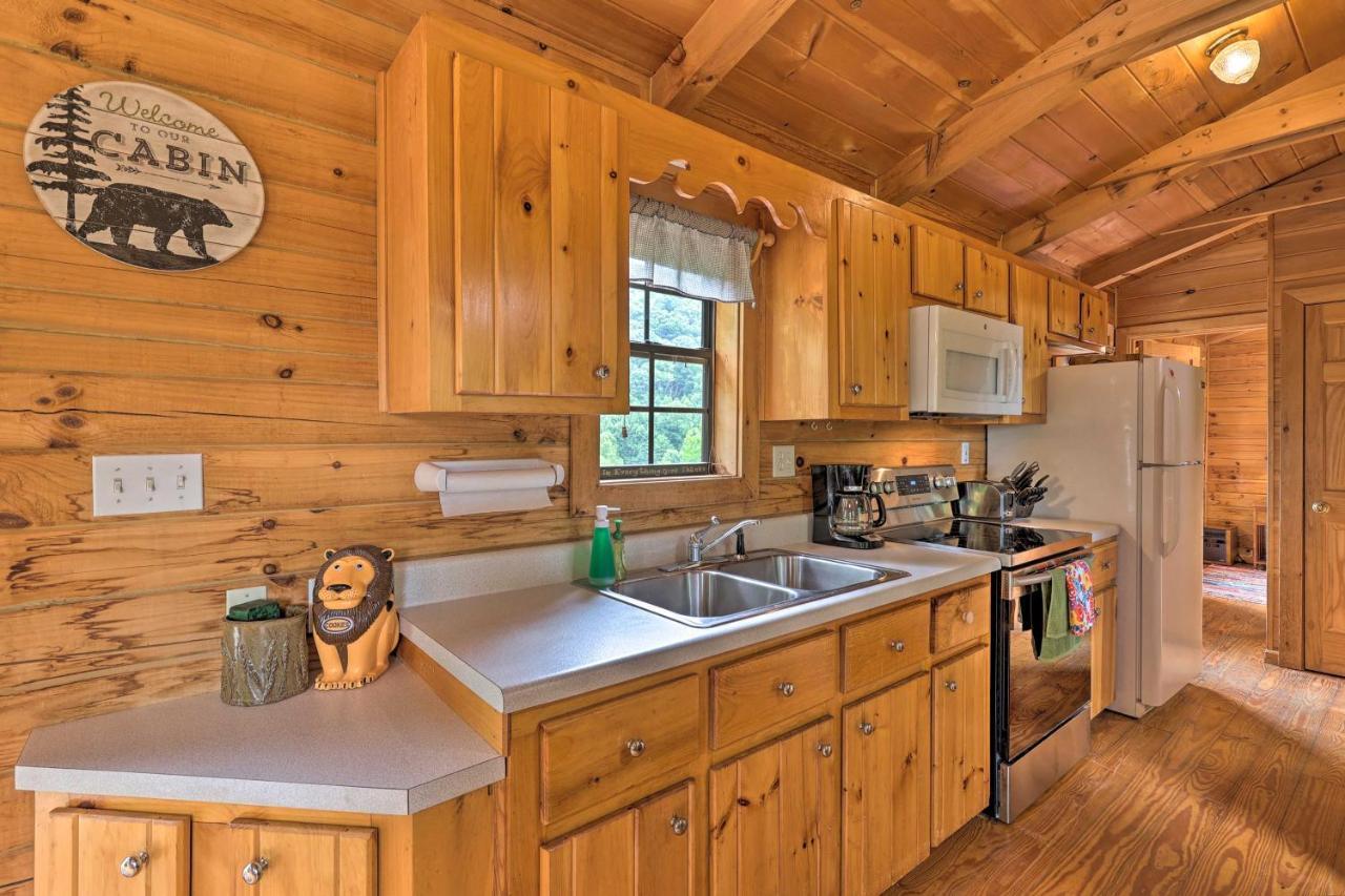 Quaint Log Cabin With Views Near West Jefferson Warrensville Exterior foto