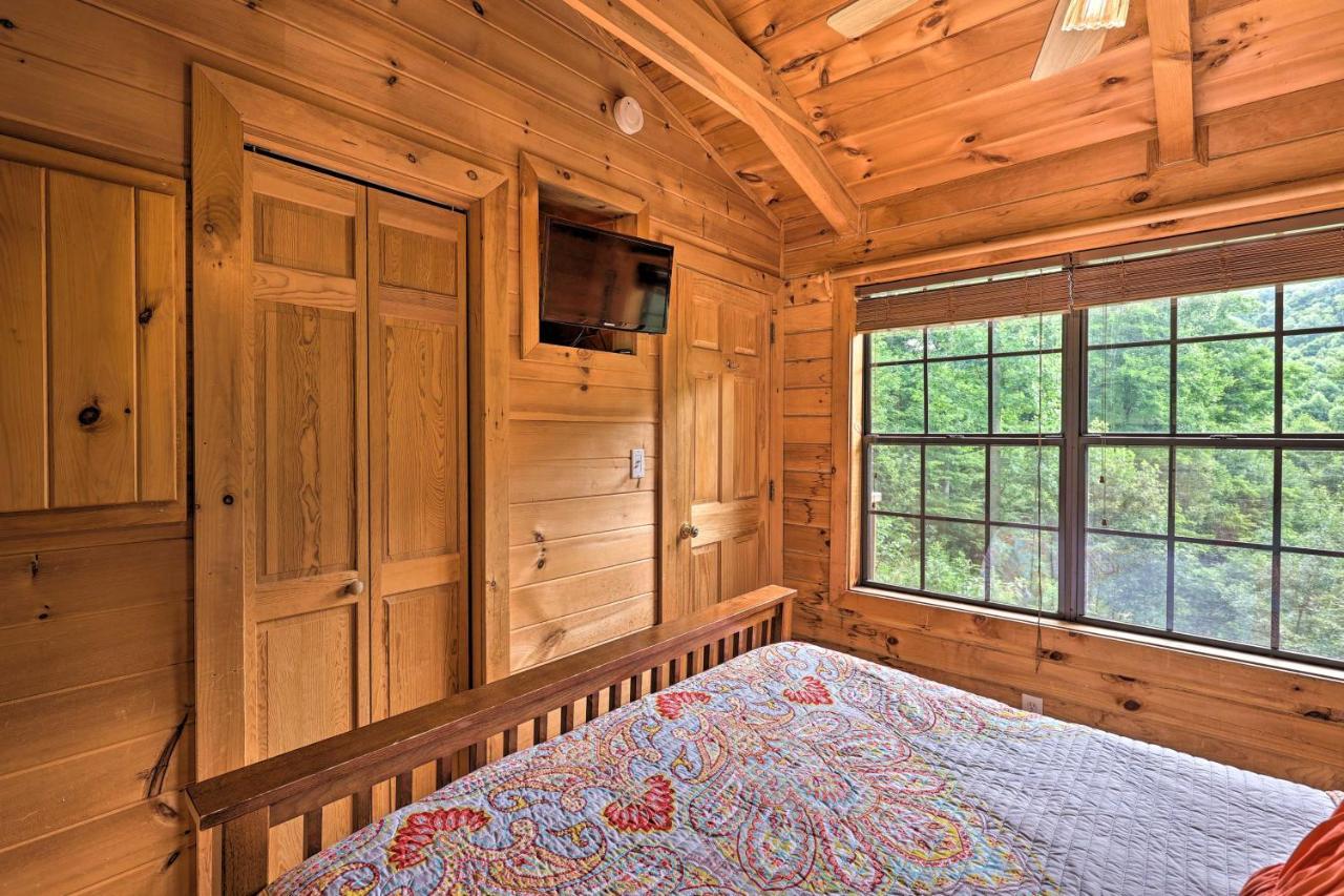 Quaint Log Cabin With Views Near West Jefferson Warrensville Exterior foto